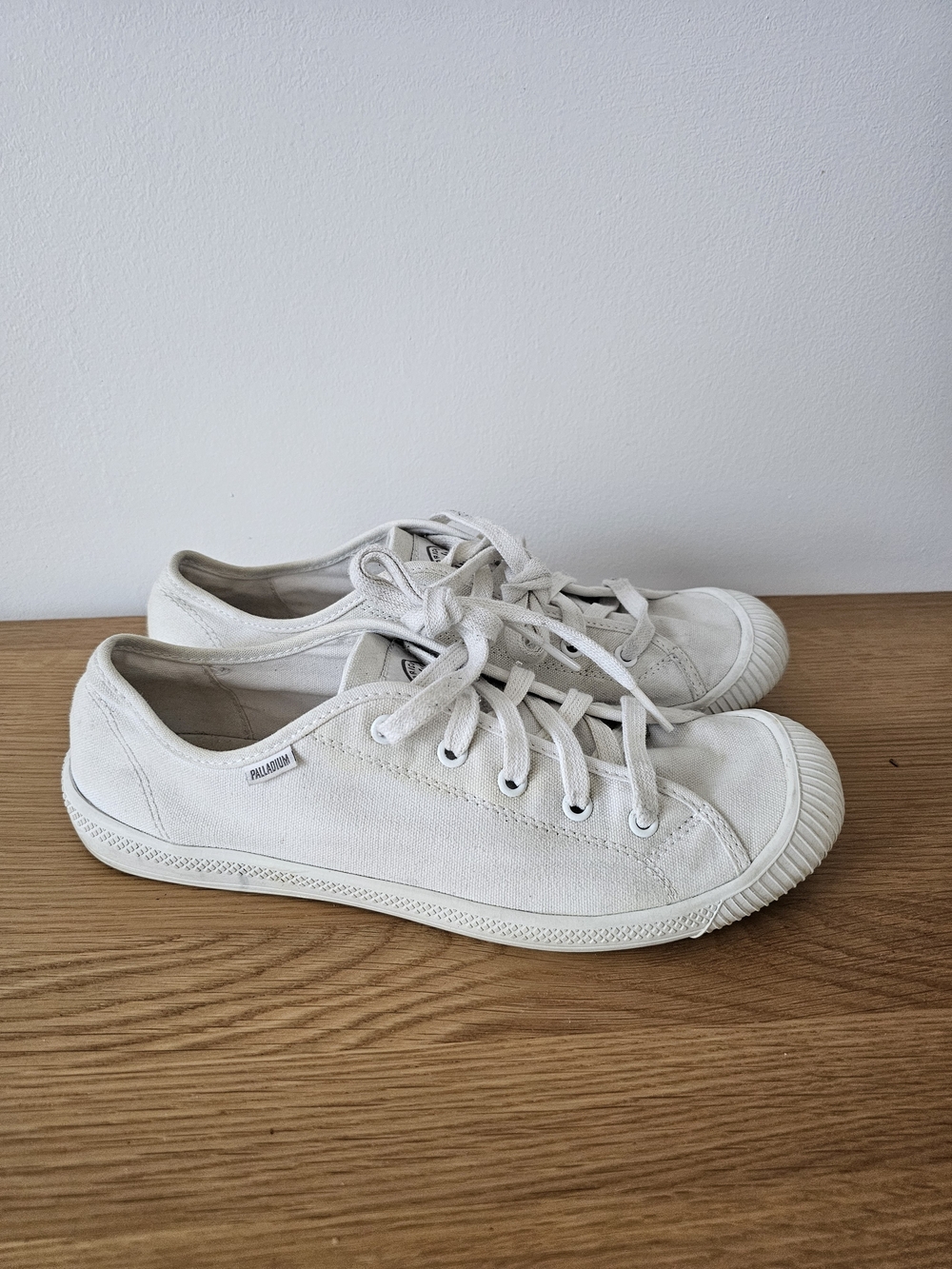 Palladium White Canvas Low-Top Sneakers Mens Size 9½ 9.5